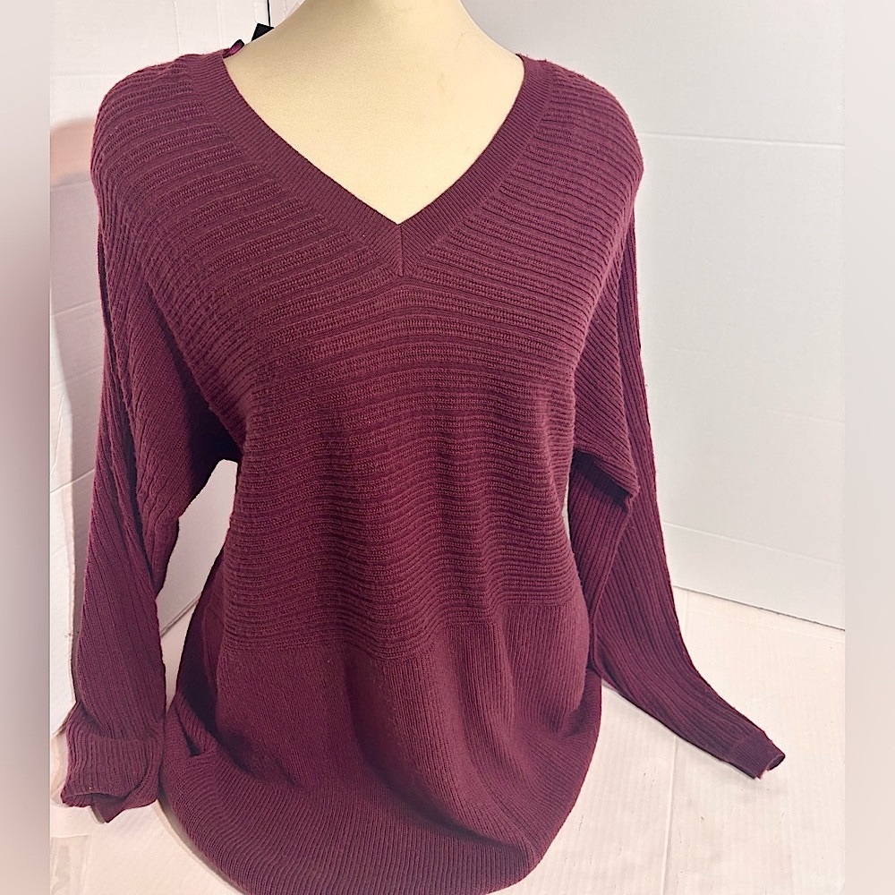 NWT Lord & Taylor New Deep Burgundy V-Neck Structured Top Large soft stretchy